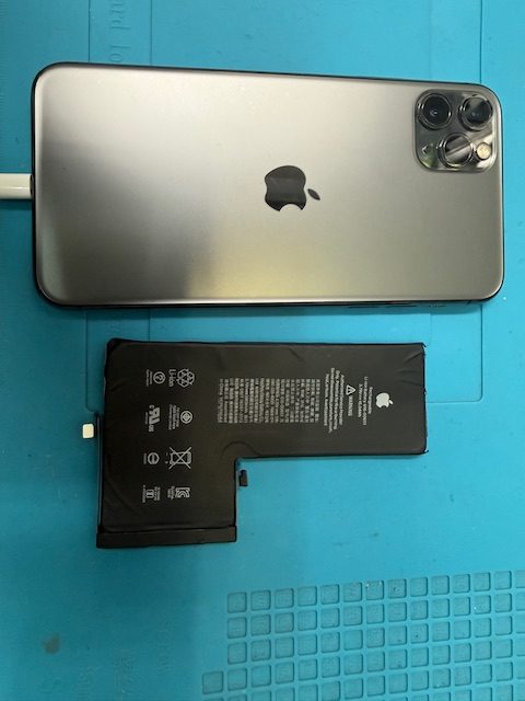 iPhone11ProMaxバッテリー交換修理のご依頼!