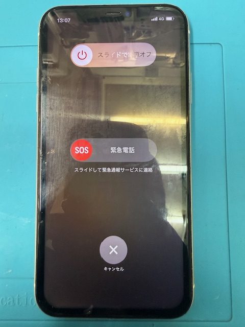 iPhone12フロントパネル(重度)修理のご依頼!