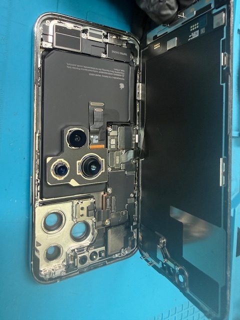 iPhone14ProMaxアウトカメラ交換修理のご依頼!
