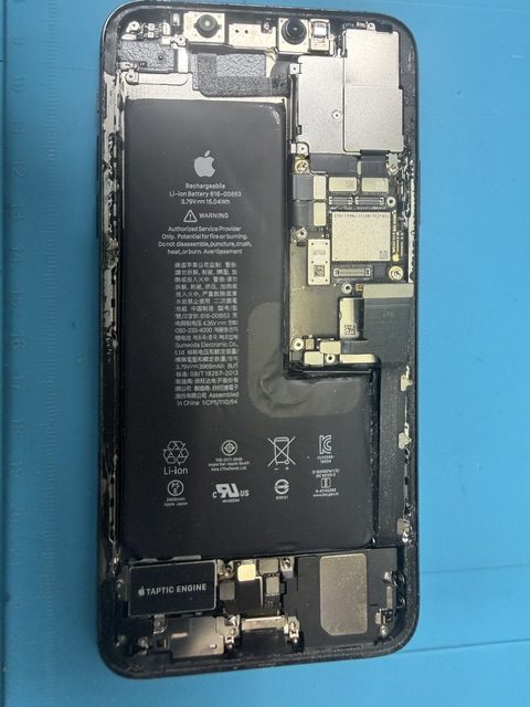 iPhone11ProMaxバッテリー膨張・ロゴループ修理のご依頼!