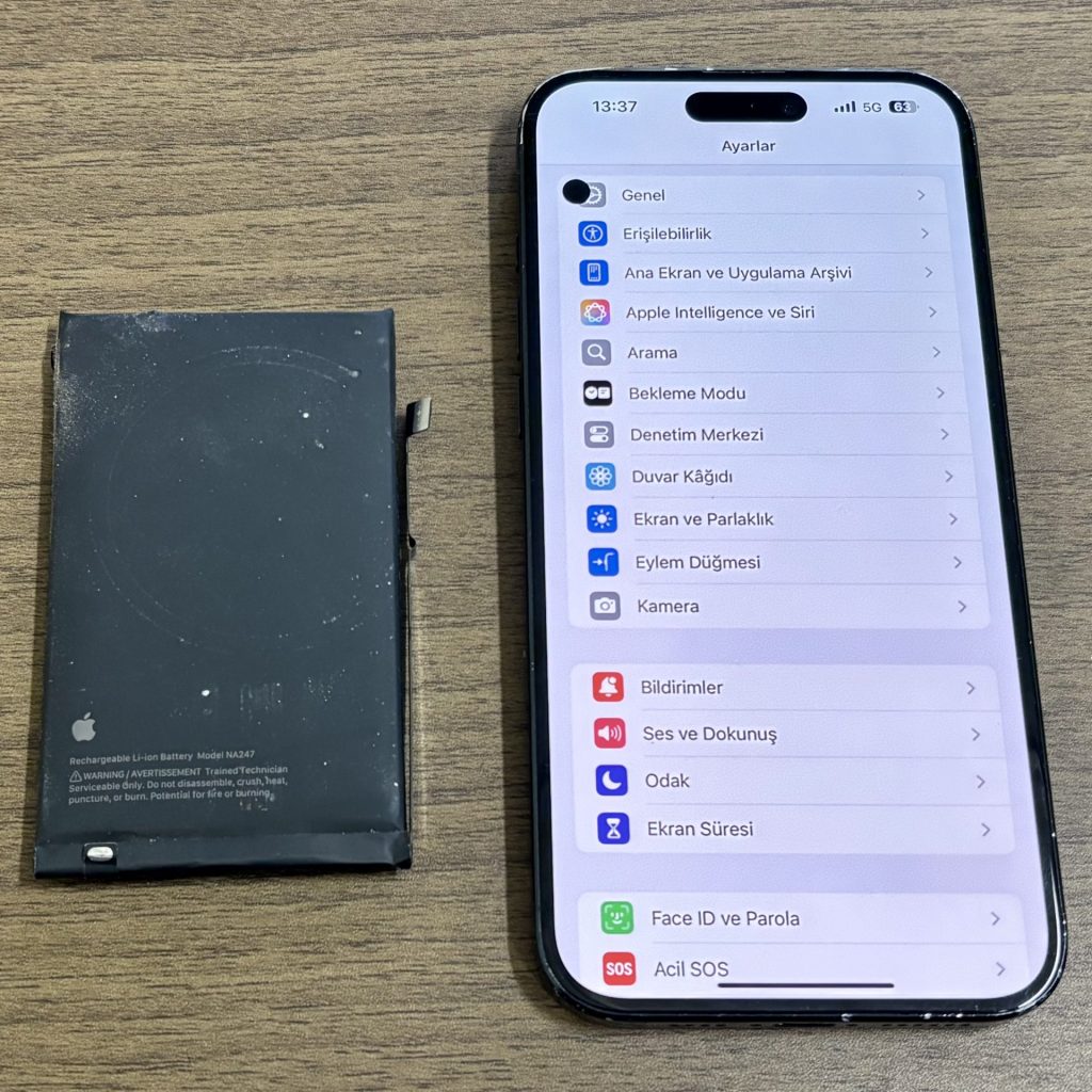 iPhone 16 Plus 膨張バッテリー交換修理
