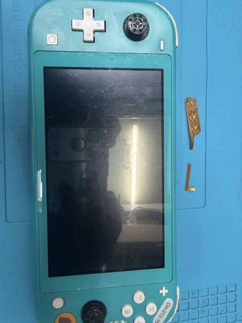 Nintendo Switch Lite電源ボタンケーブル断線修理のご依頼!