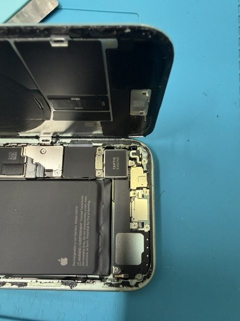 王子駅からiPhone 14のバイブレーション異音修理でご来店いただきました!