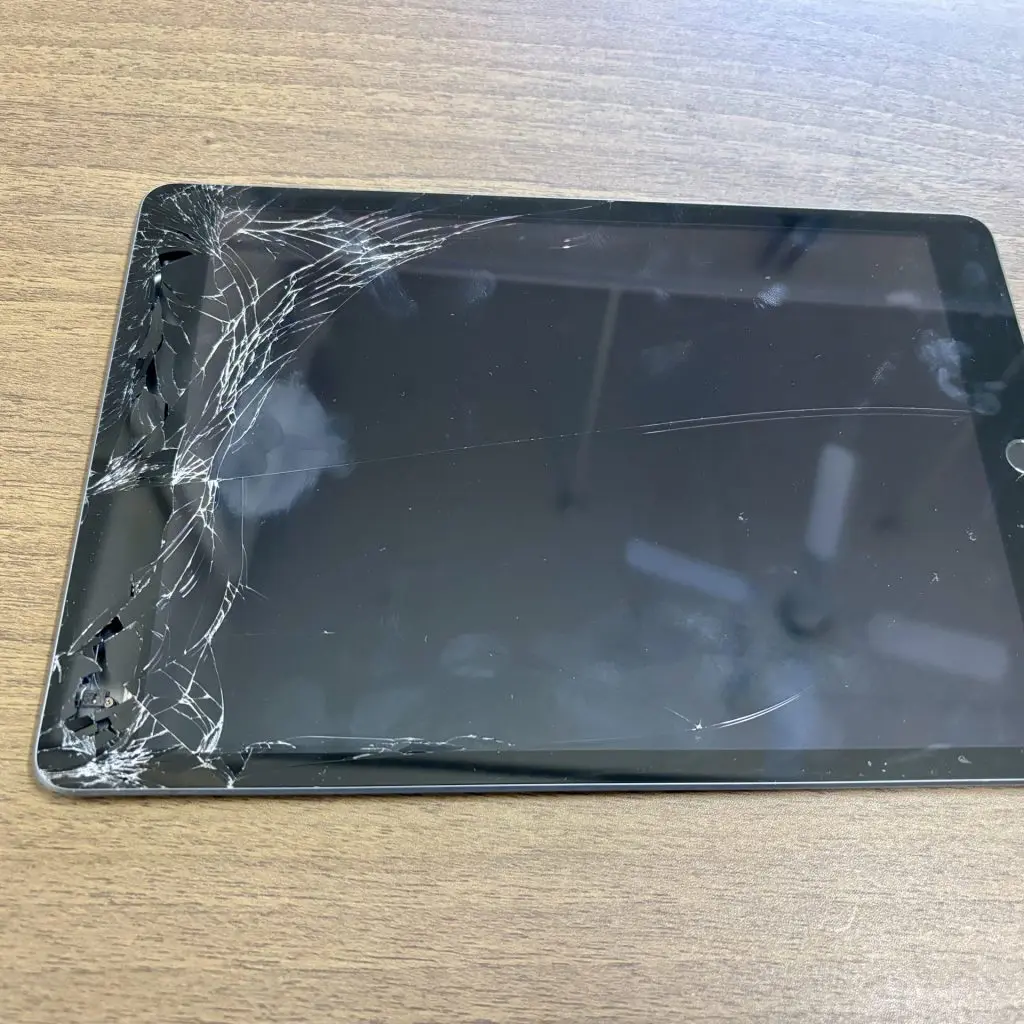 た*う様 Apple iPad 第9世代 画面割れ iPad (第9世代) 画面