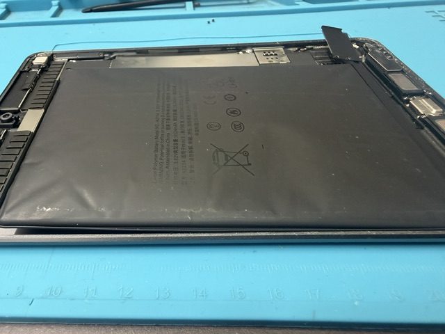 iPad mini5バッテリー膨張修理のご依頼!