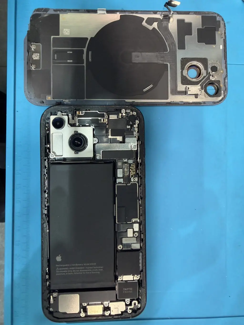 王子】iPhone15 水没修理！背面割れ・充電口故障もまとめて修理しま