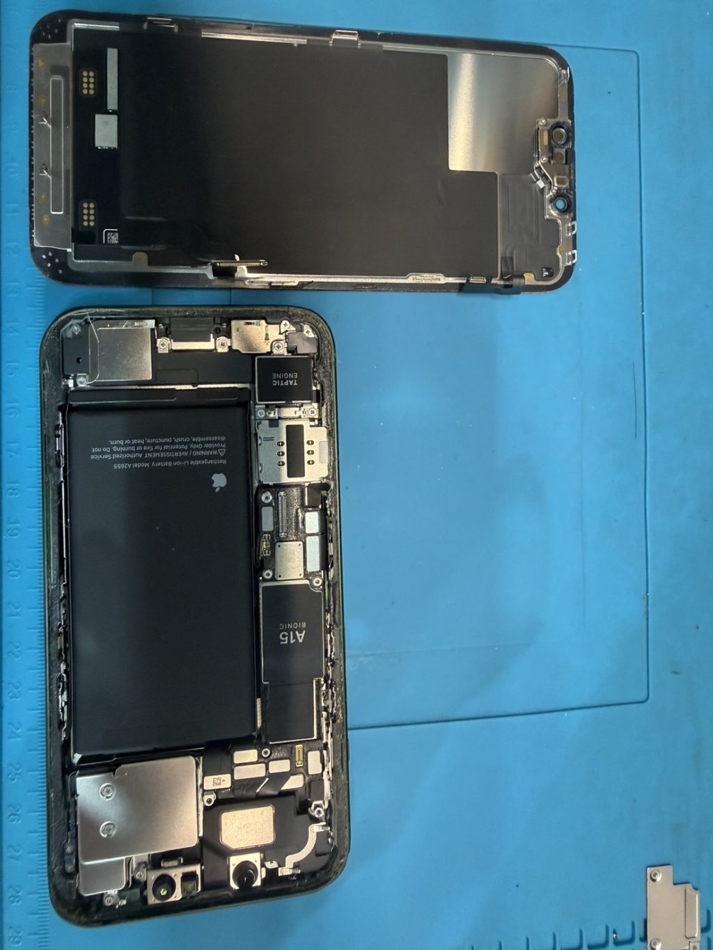 王子神谷からiPhone 13の起動不良・基板修理でご来店いただきました!