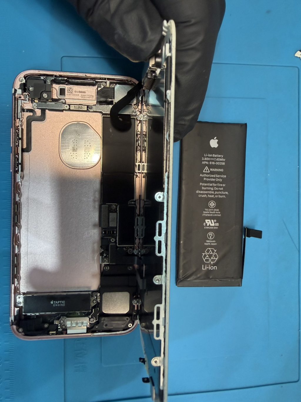 王子駅からiPhone 7のバッテリー交換修理でご来店いただきました!
