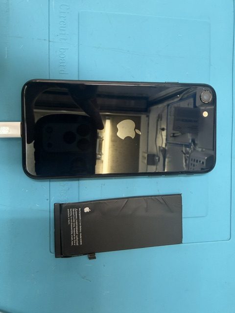 東十条駅からiPhone SE 第3世代のバッテリー交換修理でご来店いただきました!
