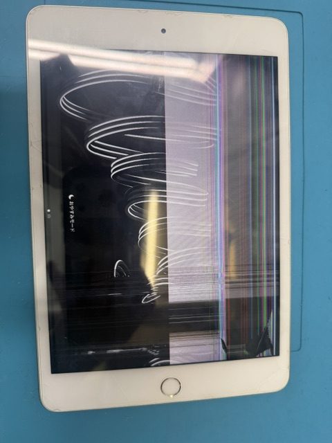iPad mini5フロントパネル修理のご依頼!
