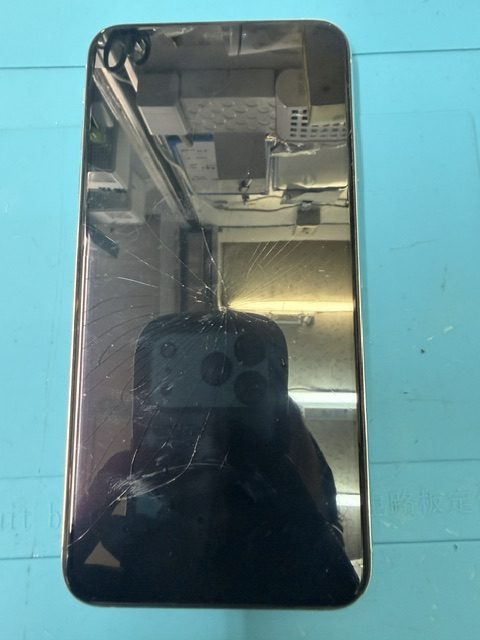 王子神谷からiPhone XS Maxフロントパネル(軽度)修理のご来店!