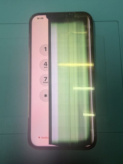iPhone12ProMaxフロントパネル(重度)修理のご依頼!