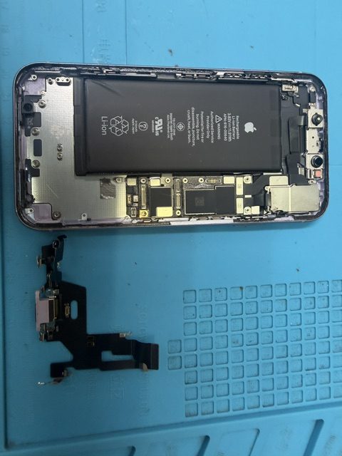 iPhone 11iPhone充電コネクタ交換修理