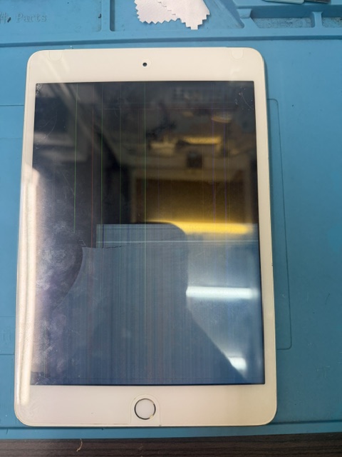 iPad mini(第4世代)iPadフロントパネル交換修理(ガラス割れ・タッチ不良)