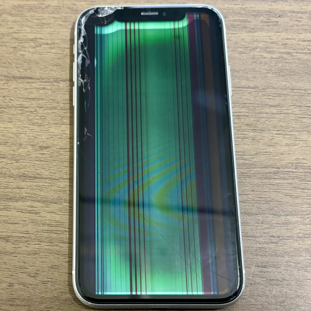 iPhone 12 ProiPhoneフロントパネル交換修理(重度)