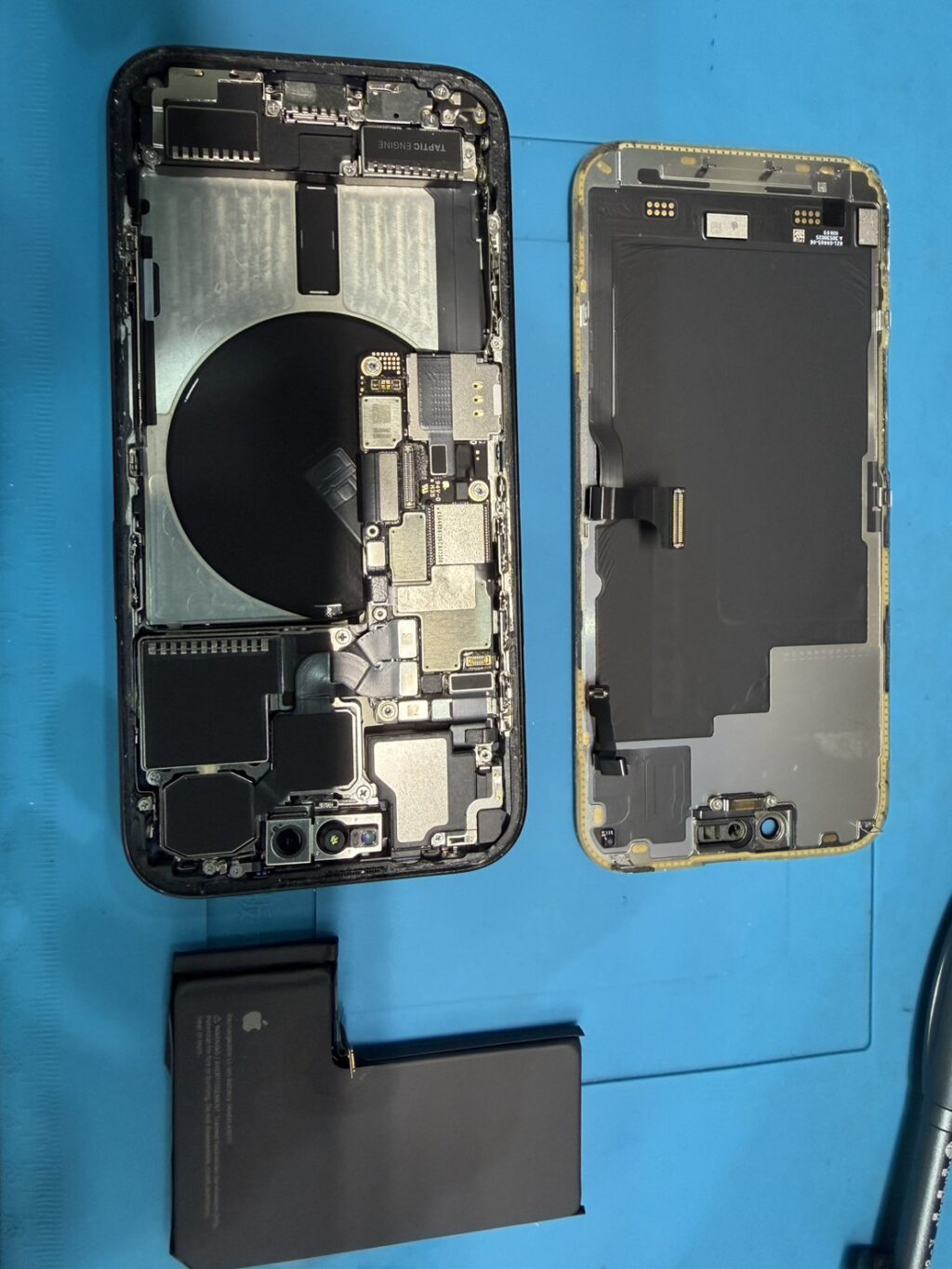 iPhone 15 ProiPhoneバッテリー交換