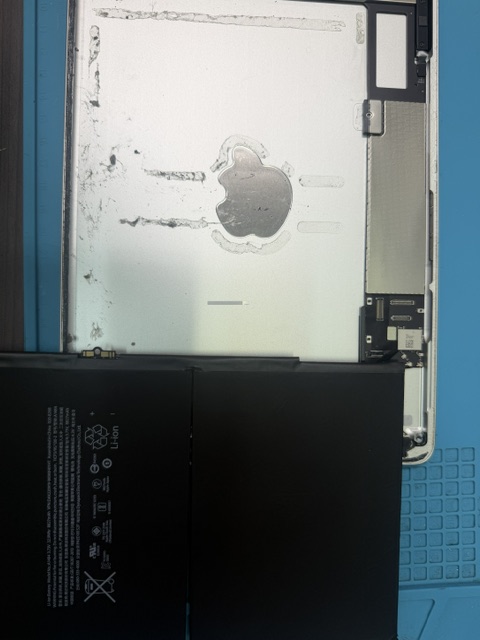 iPad(第6世代)iPadパネル交換修理(ガラス液晶一体型)