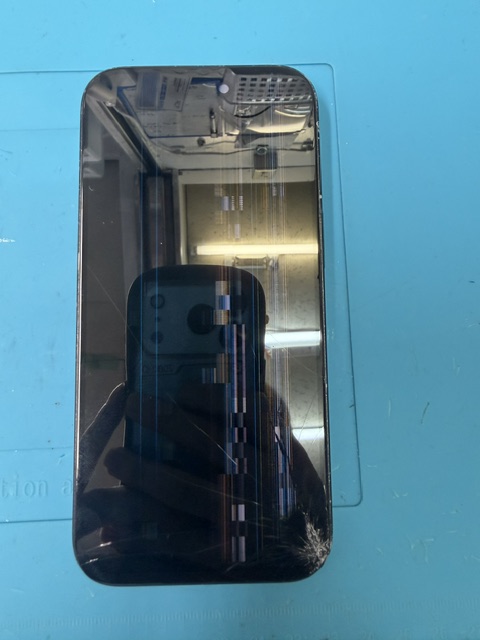 iPhone 15iPhoneフロントパネル交換修理(重度)
