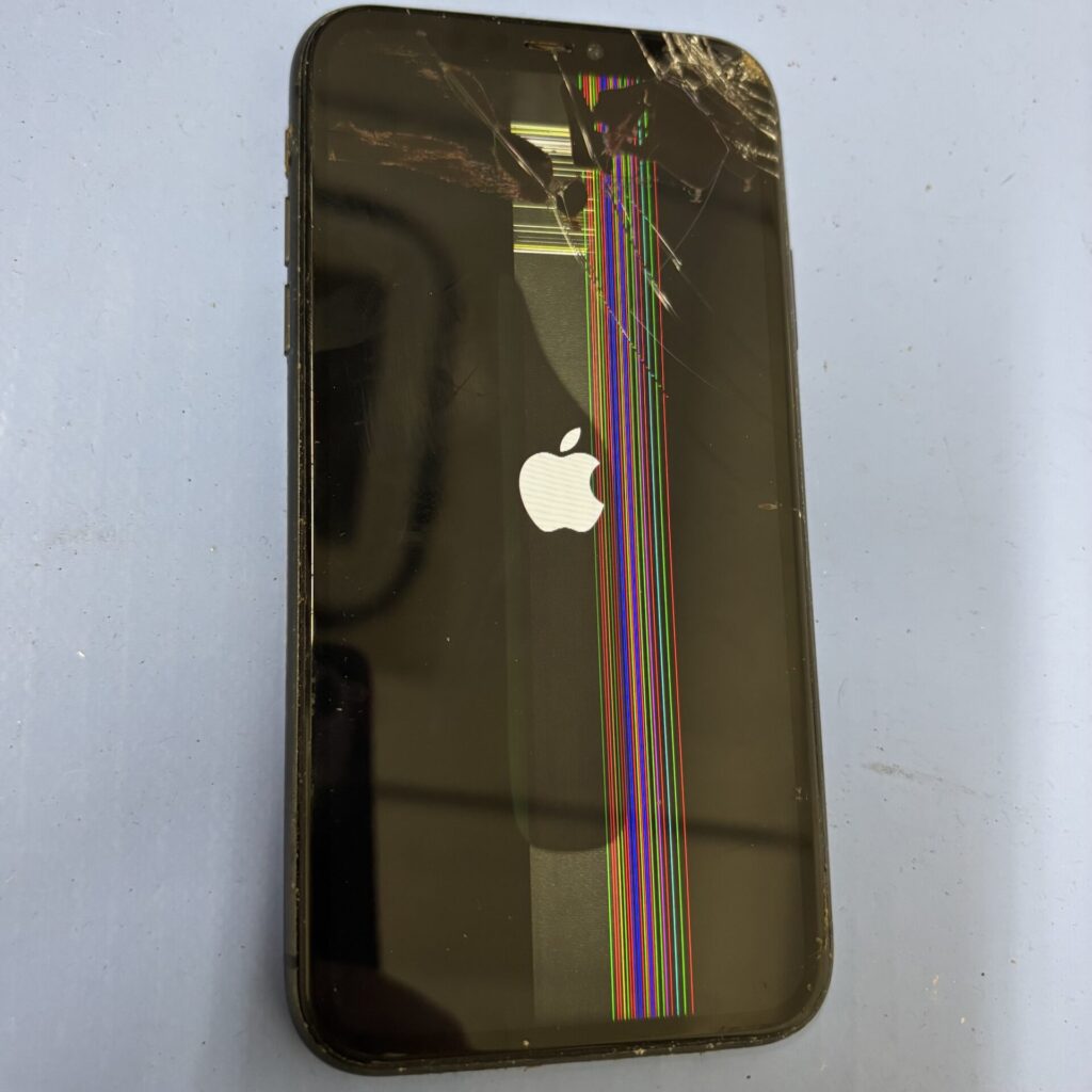 iPhone 11iPhoneフロントパネル交換修理(重度)