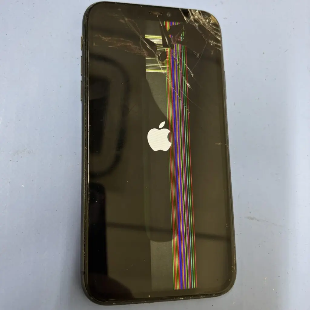 iPhone 11 操作ができない画面の交換修理｜iPhone修理スマホ修理堂