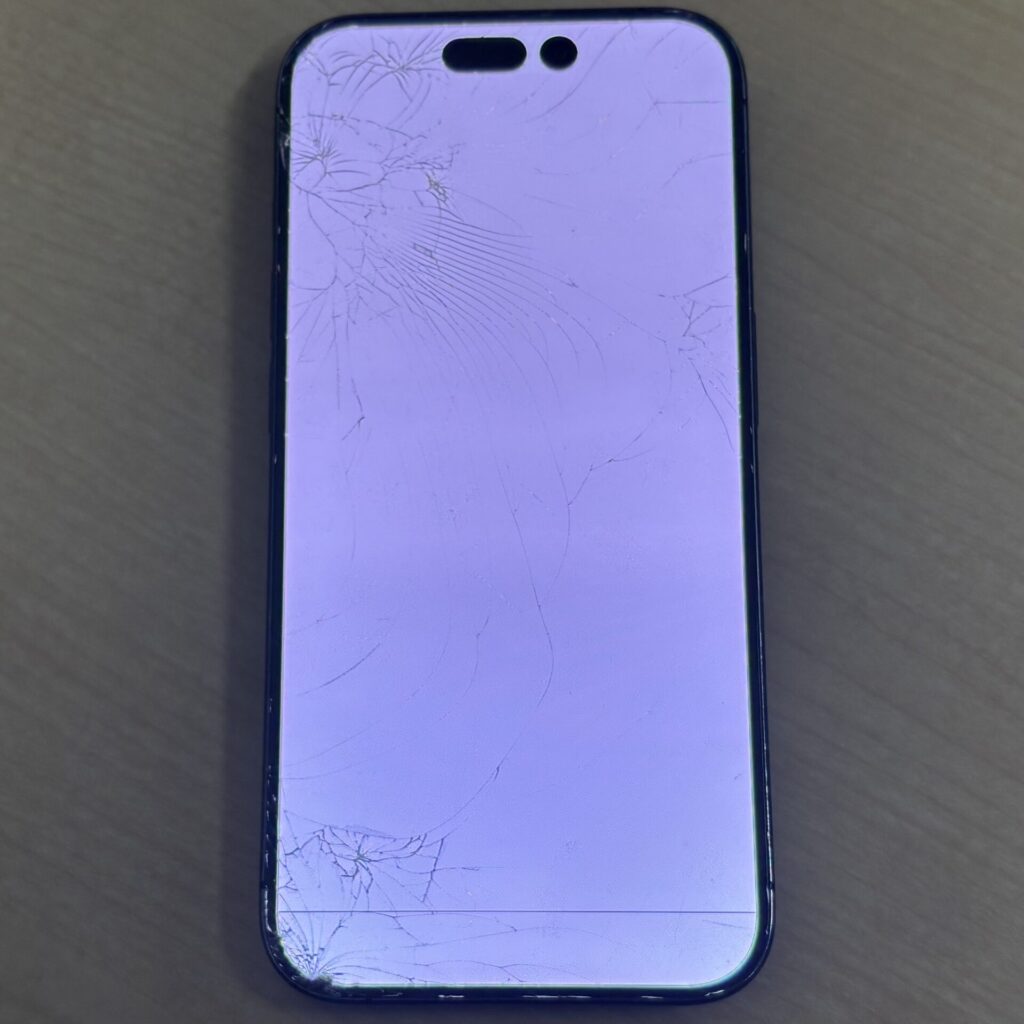iPhone 15 ProiPhoneフロントパネル交換修理(重度)